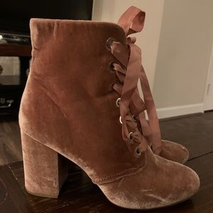 Kenneth Cole Corrine pink mauve velvet laced boots size 8.5 8 1/2
